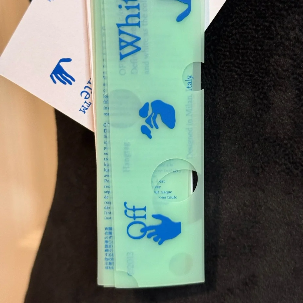 BNWT Off-White Black and White Iconic Zebra Logo Face Mask